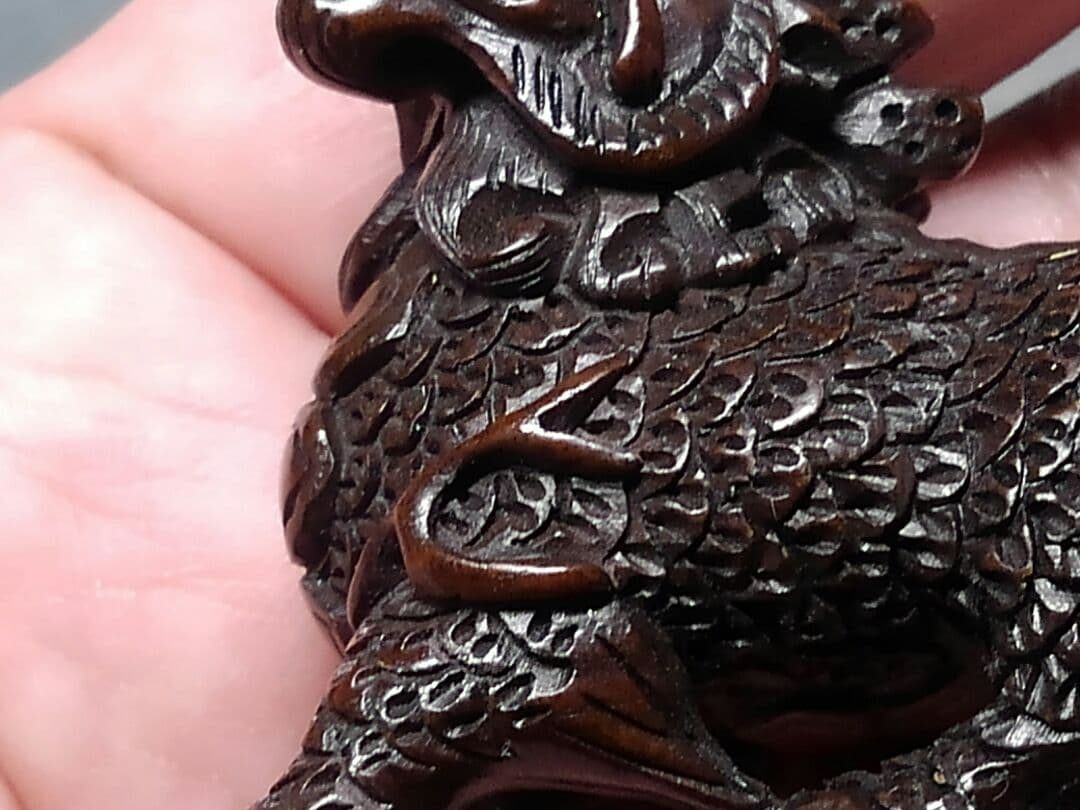 ♥とても古い　根付け　木製　麒麟　在銘　根付　骨董品