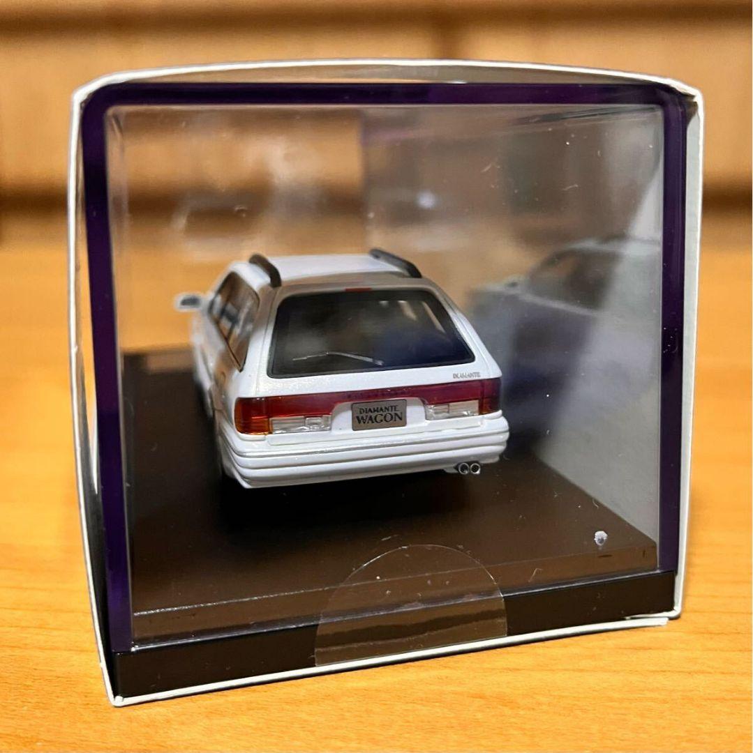 1/43スケール ホワイトF10ディアマンテワゴン