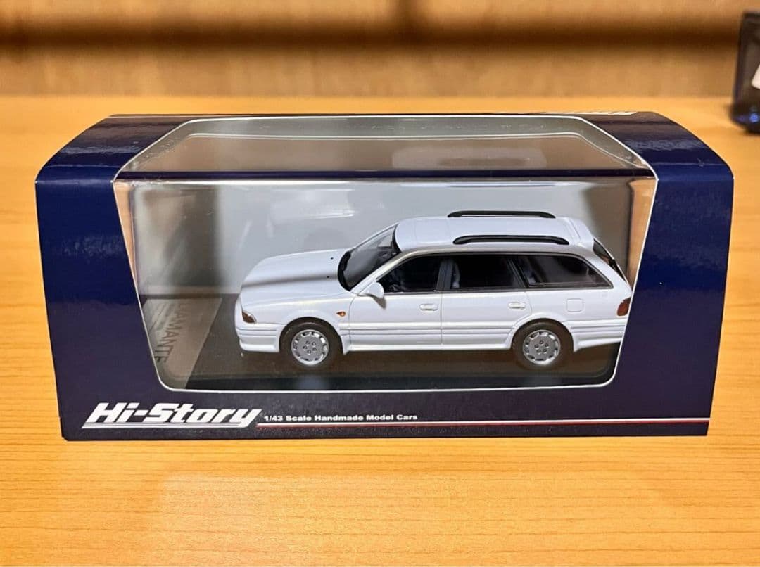 1/43スケール ホワイトF10ディアマンテワゴン