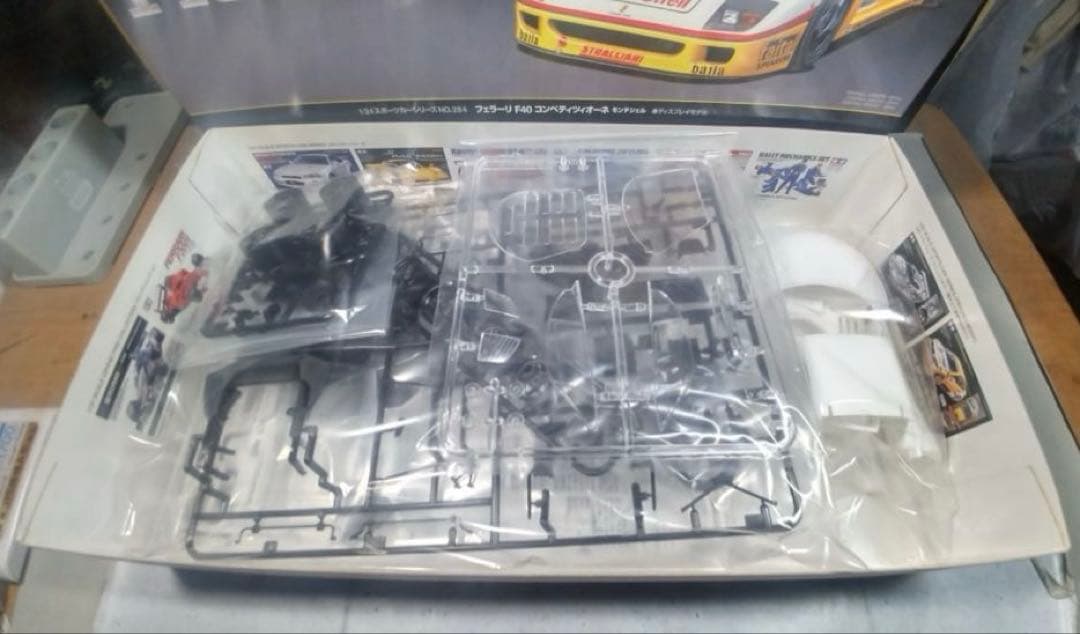 タミヤ　1/24 フェラーリF40 コンペティツィオーネ　モンテシェル