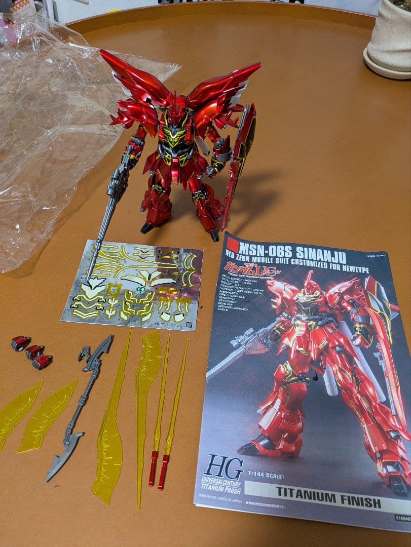 HG MSN-06S シナンジュ チタニウムフィニッシュ　ガンダム　完成品