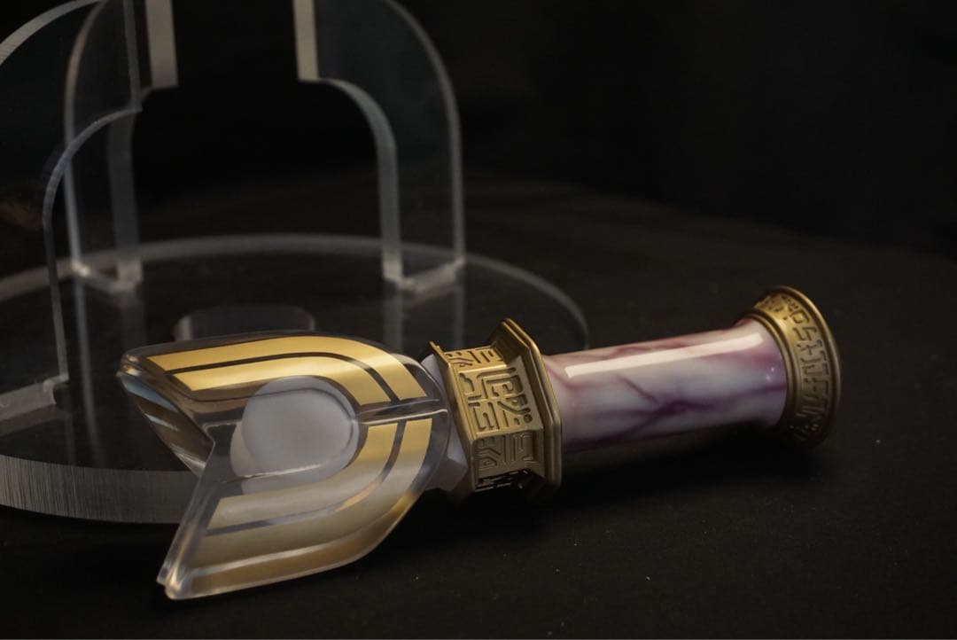 ウルトラマンティガ　スパークレンス　不可動式水晶.ver　プロップ　劇中風台座付