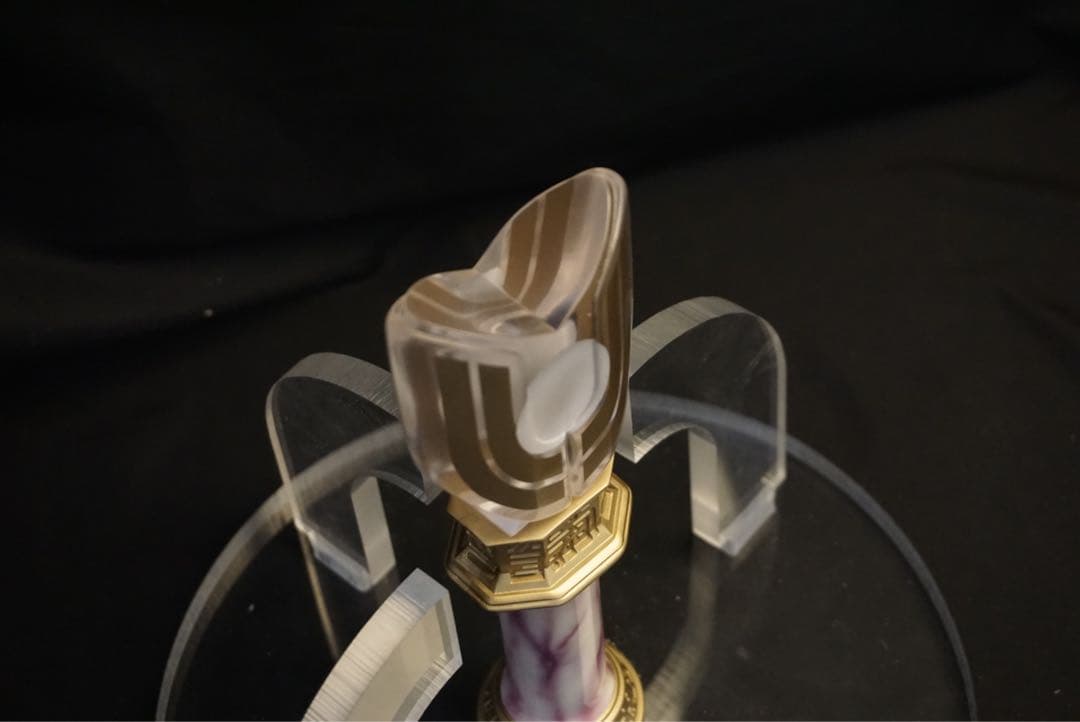 ウルトラマンティガ　スパークレンス　不可動式水晶.ver　プロップ　劇中風台座付