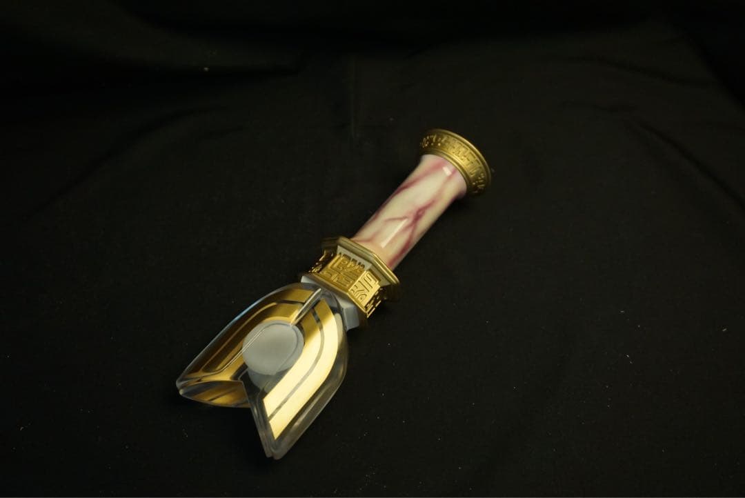 ウルトラマンティガ　スパークレンス　不可動式水晶.ver　プロップ　劇中風台座付