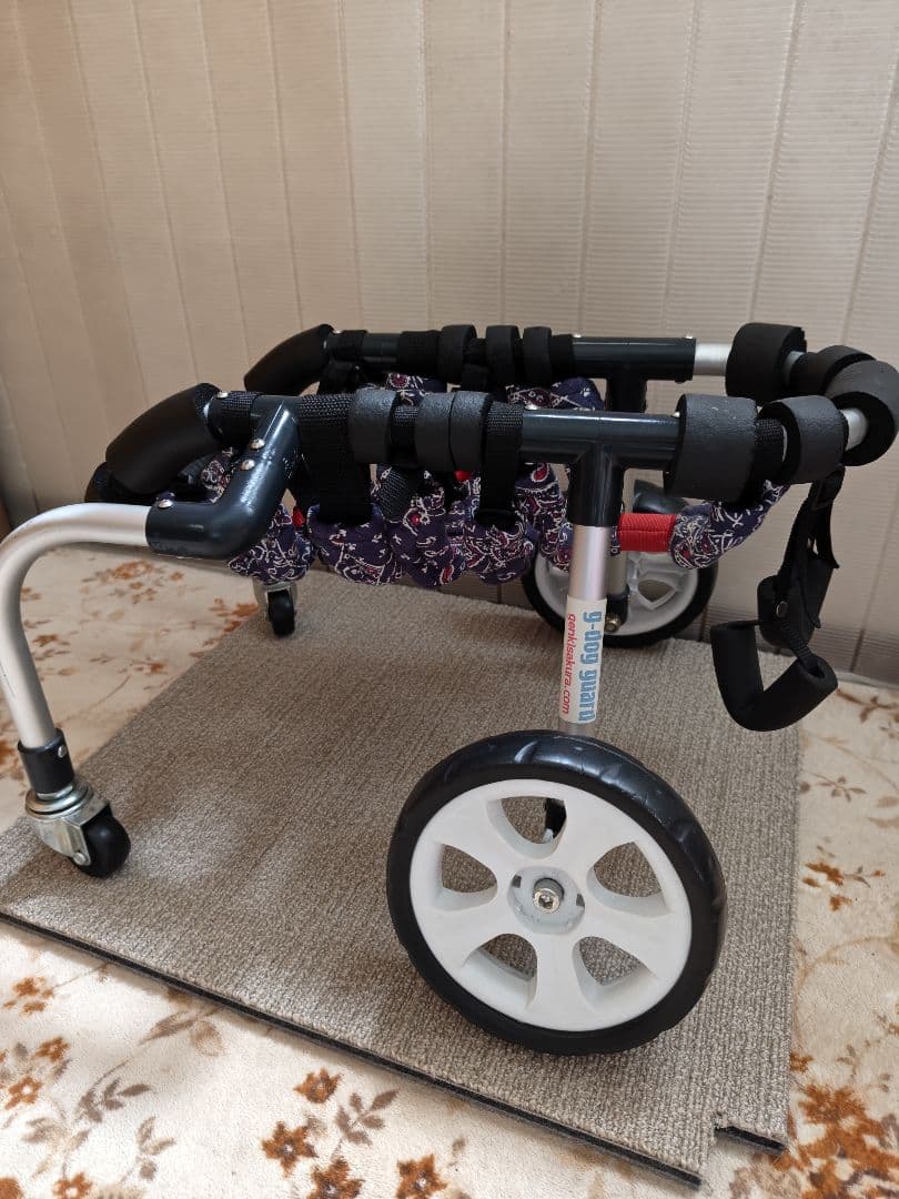 犬用車椅子・歩行器　四輪車（小型犬用）