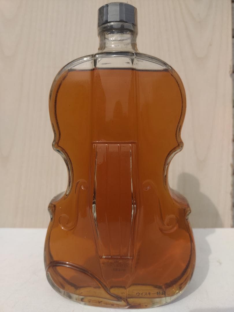 未開栓　サントリー ウイスキー ローヤル バイオリン型 700ml