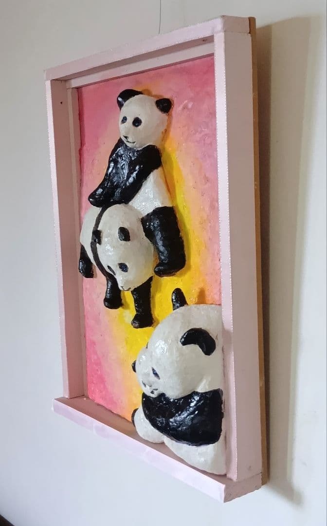 「4匹の仲良しパンダ」（未来絵画）