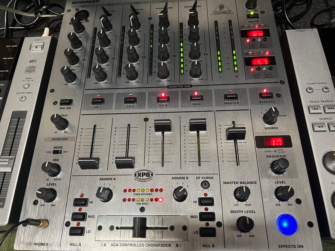 Pioneer CDJ-200 と BEHRINGER DJX700 のセット