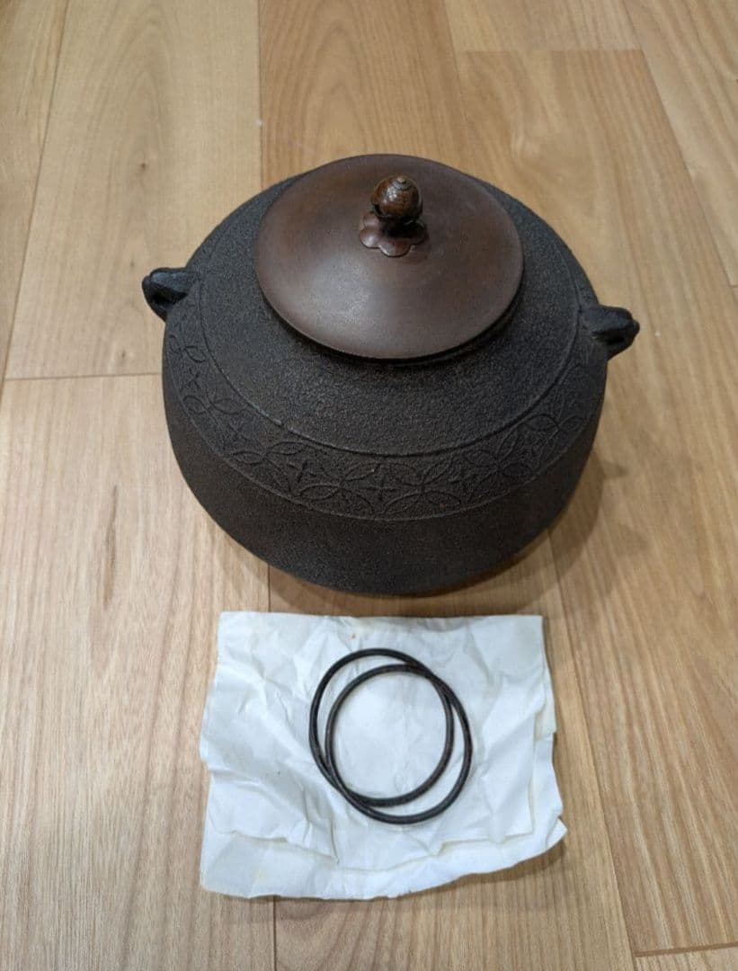 茶道具 風炉釜 繰口間取亀甲 焼抜釜
