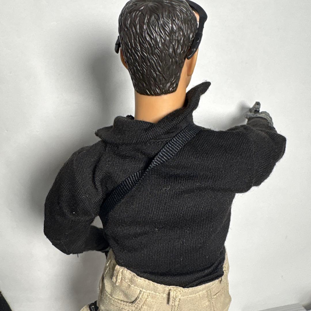 1/6 可動フィギュア　パソコン持ち男性と白ドレスの女性ホットトイズ台座