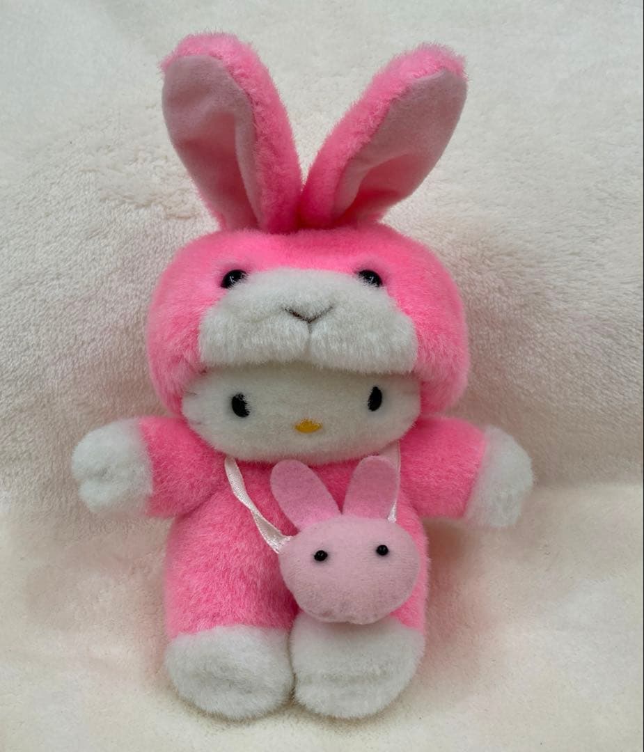 ハローキティ　うさぎ　着ぐるみ　ぬいぐるみ