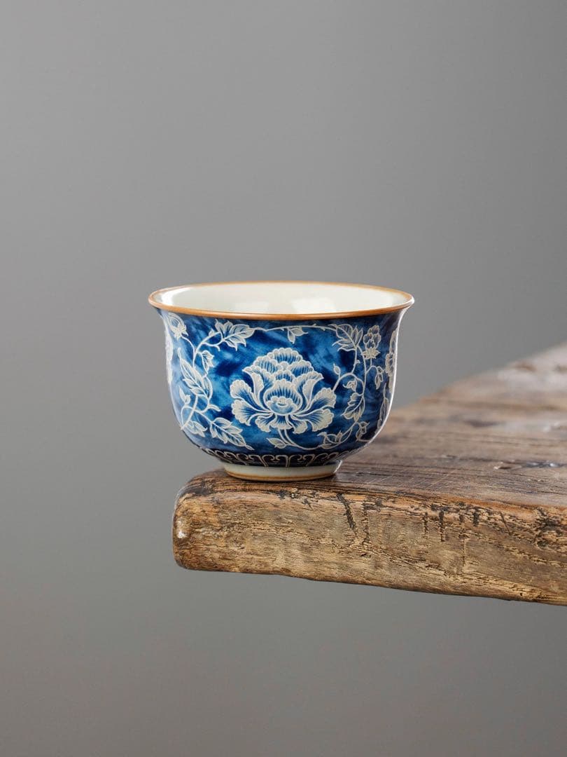 青色花柄陶器カップ 金縁付き