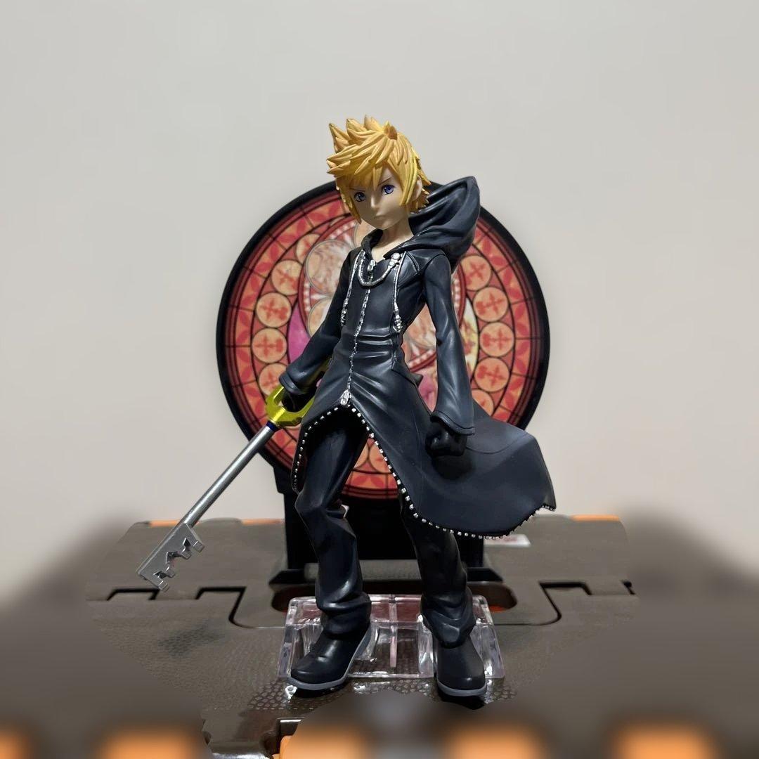 ほぼ新品/BANDAI KINGDOM HEARTS ロクサス フィギュア