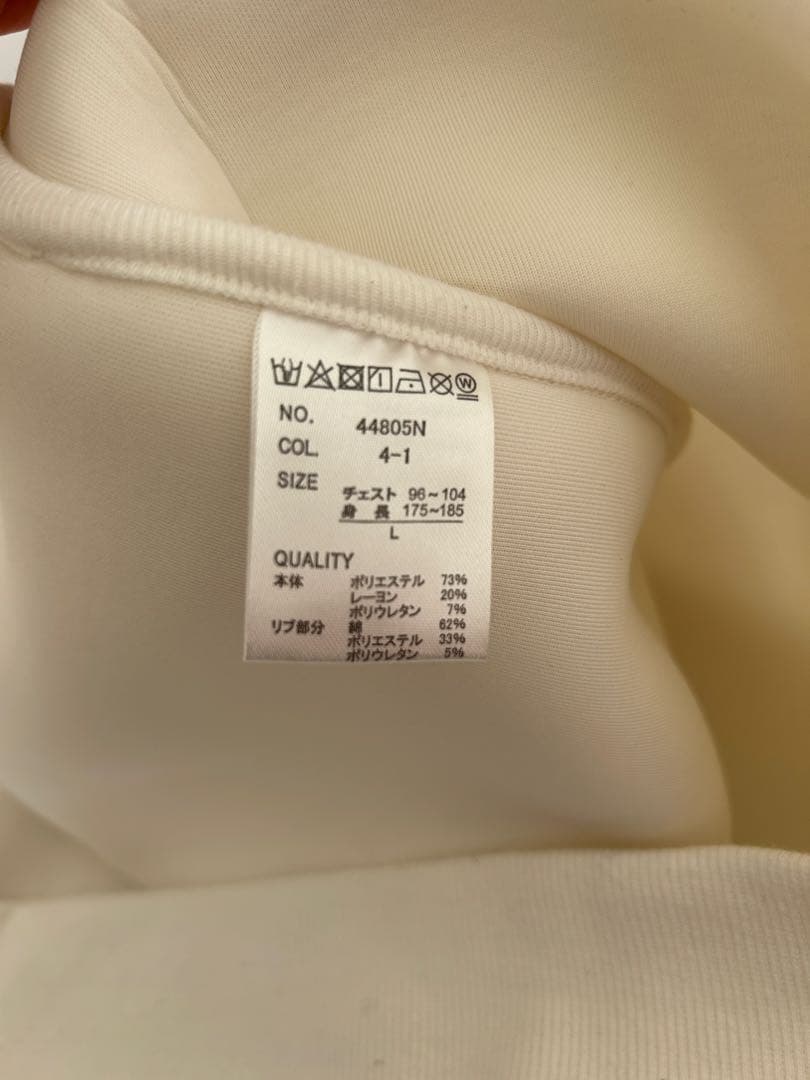 ホワイトフード付きジャケット＆ジョガーパンツセット