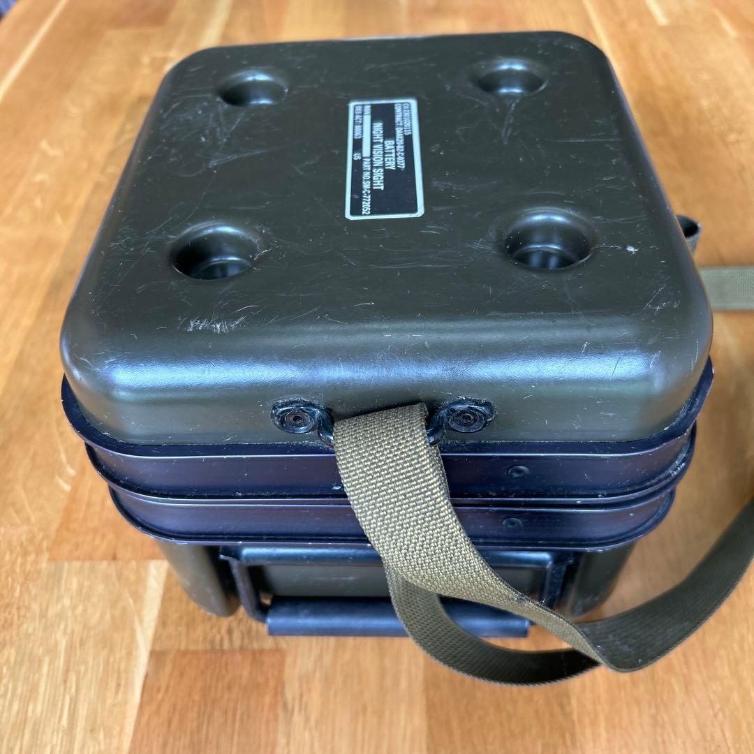 米軍放出品　ミリタリーボックス　ナイトヴィジョン　バッテリーケース