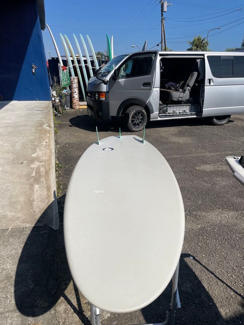 貴重　DONALD BRINKがシェイプする非対称ボード5.6