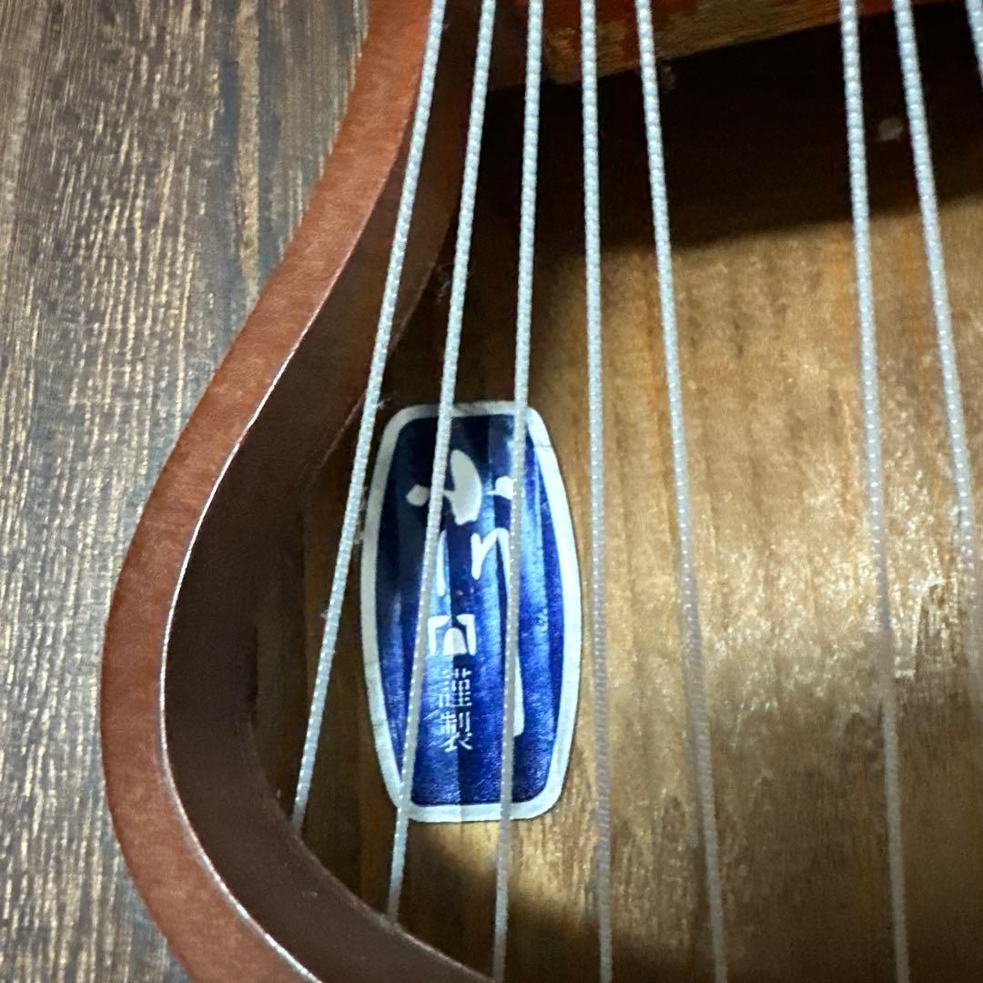 大型木製琴 13弦 金色装飾付き