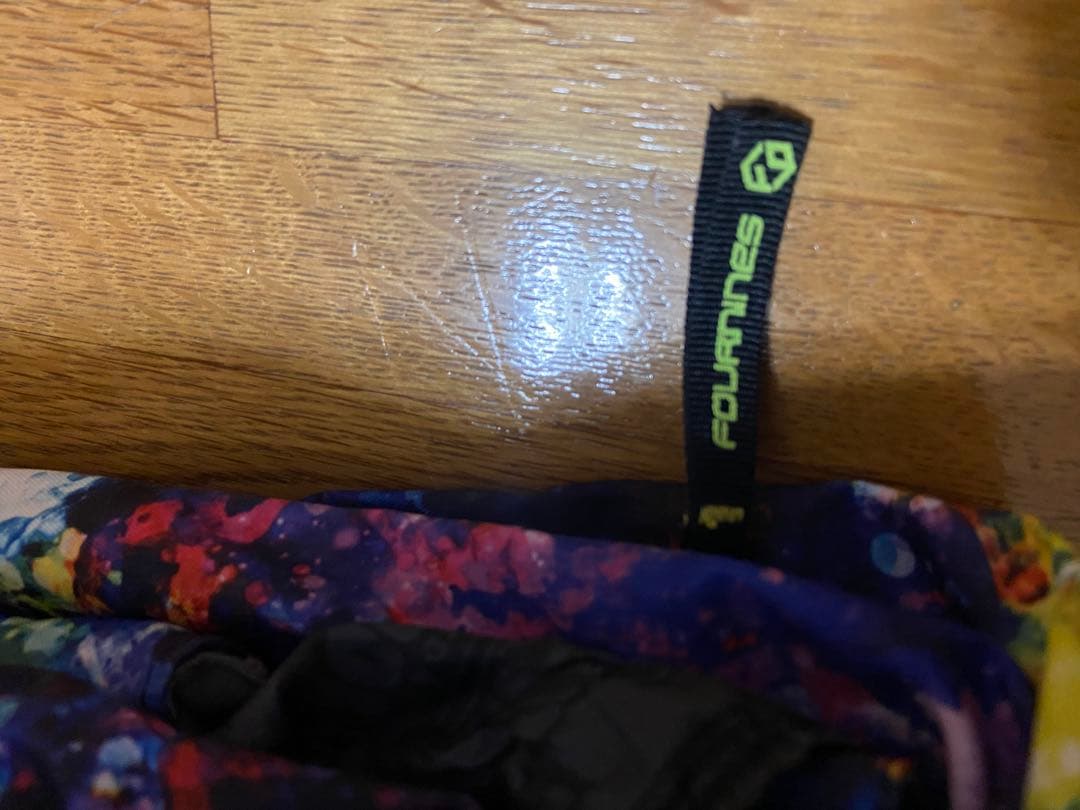 ホワイトジャケットとカラフルパンツセット、Mサイズ