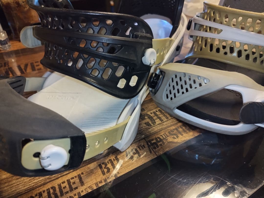 カ*ラ様 BURTON Mala Vita Mサイズ スノーボード ビンディング