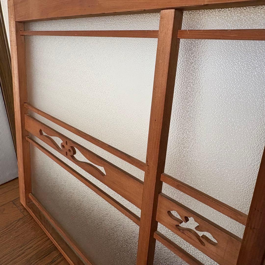 昭和板型ガラス　木枠付き　透かし彫り パーテーションの部品　間仕切り　衝立