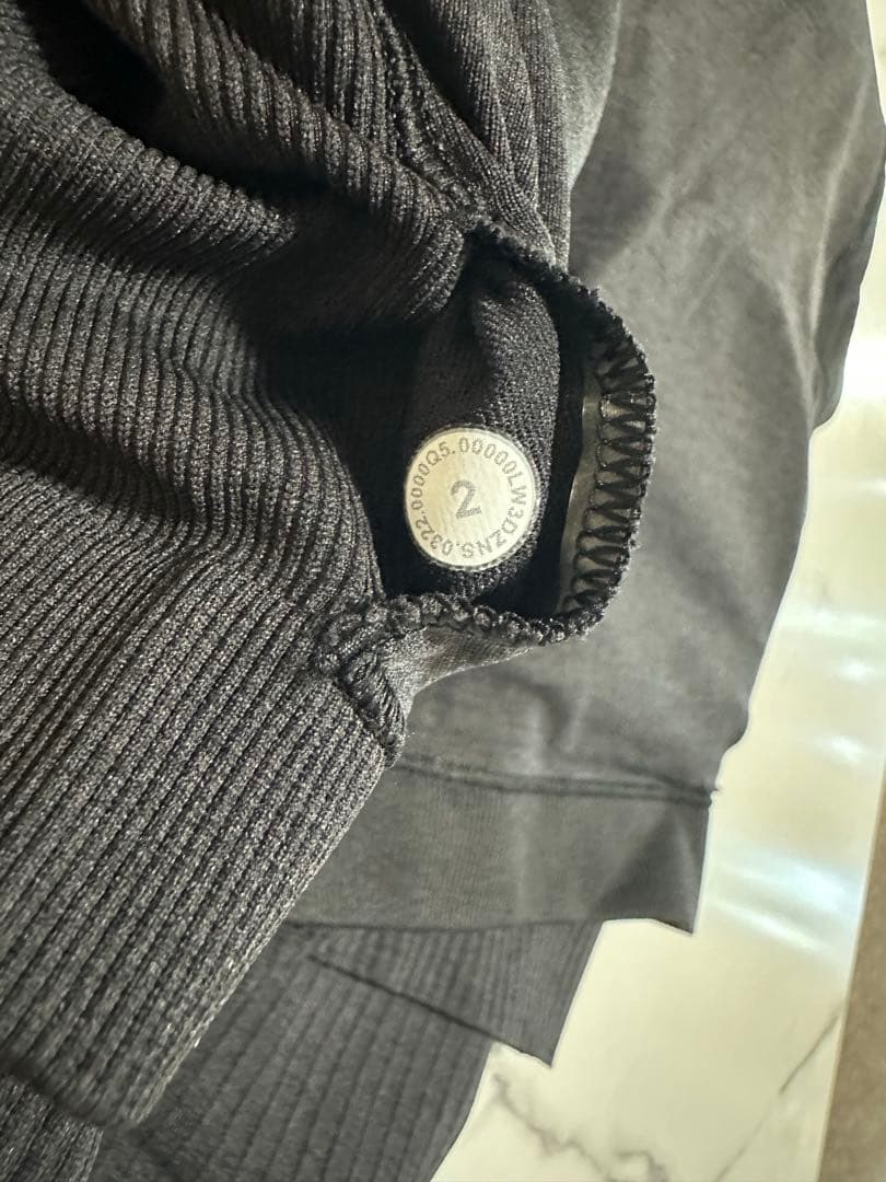 新品 ルルレモン Ebb to Street ヨガ 長袖 一体型ブラ付き 2