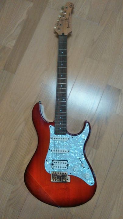 ヤマハエレキギターパシフィカ