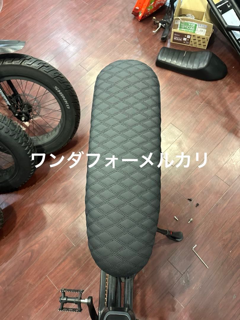 Super73カスタムシート(サイズ載せあり)、穴取り付け工事別途になります。