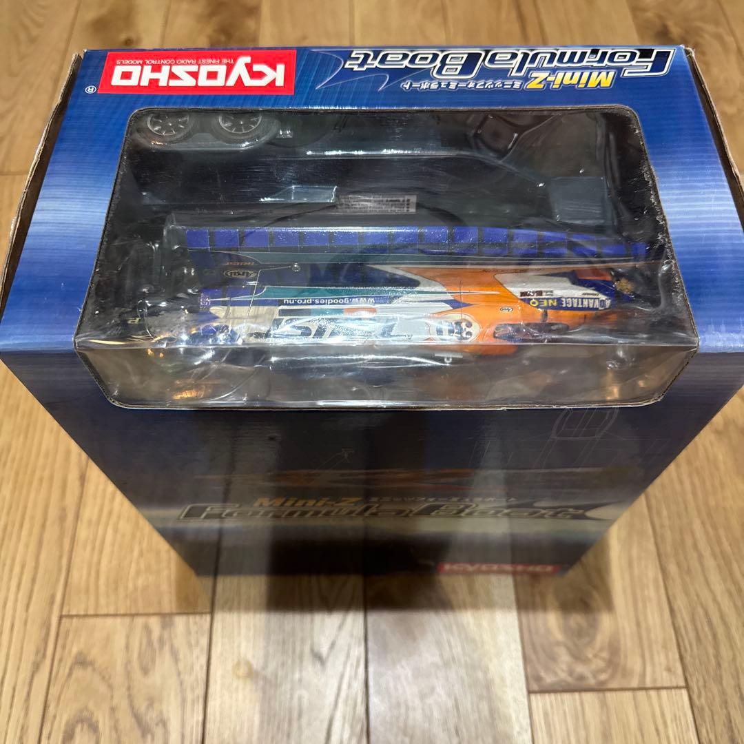 京商　ミニッツフォーミュラボート 船体、トレーラーセット