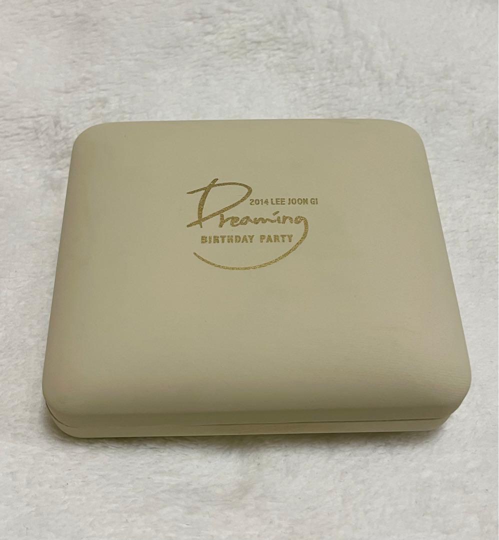 イ・ジュンギ　公式　グッズ　ブローチ