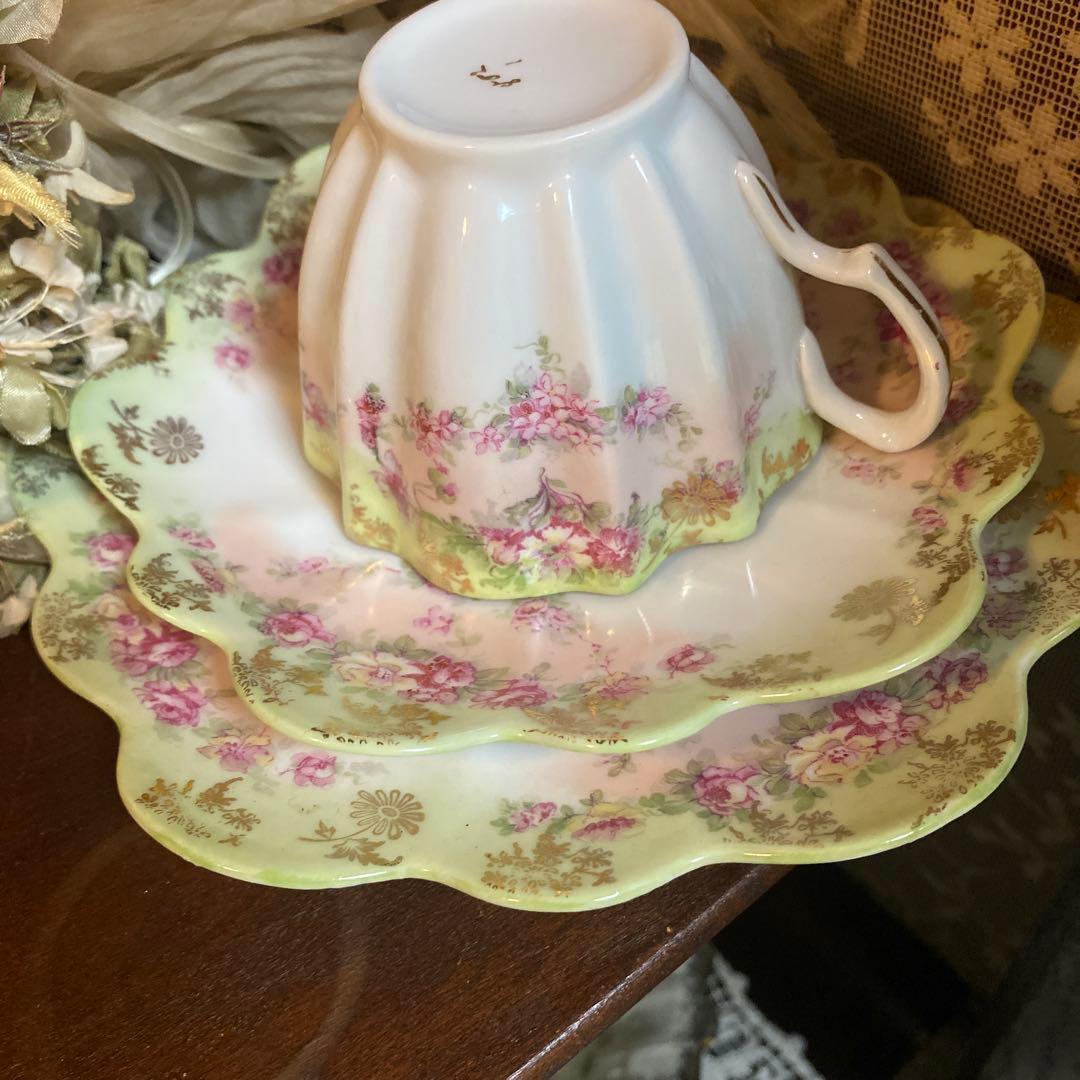 英国アンティークカップトリオ