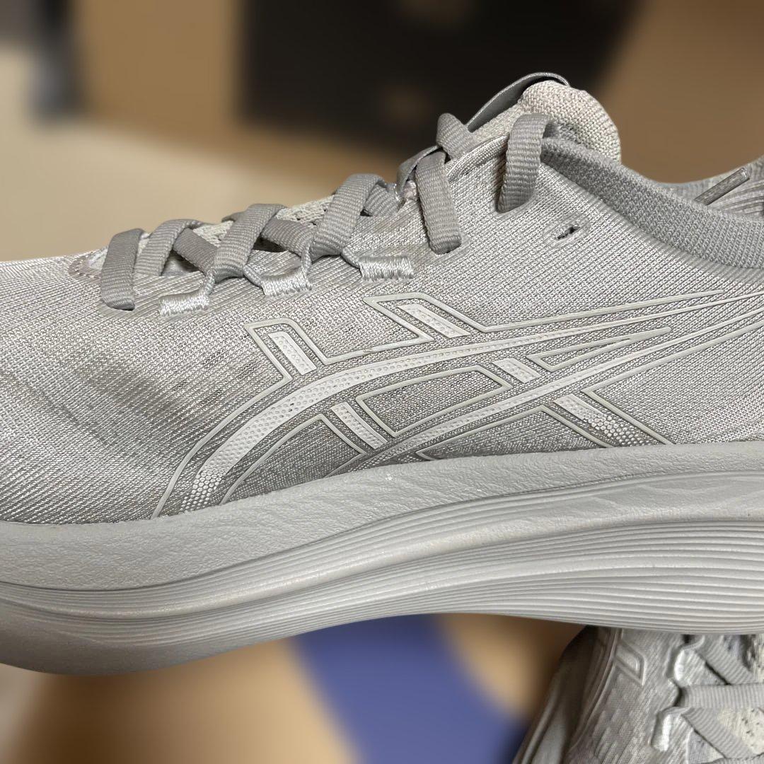 ASICS グレー ランニングシューズ　#1043