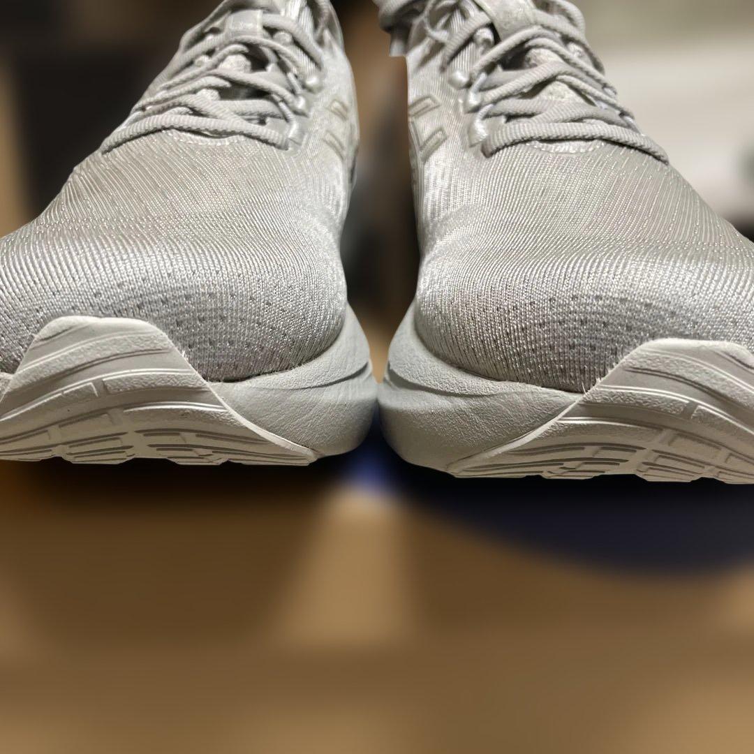 ASICS グレー ランニングシューズ　#1043