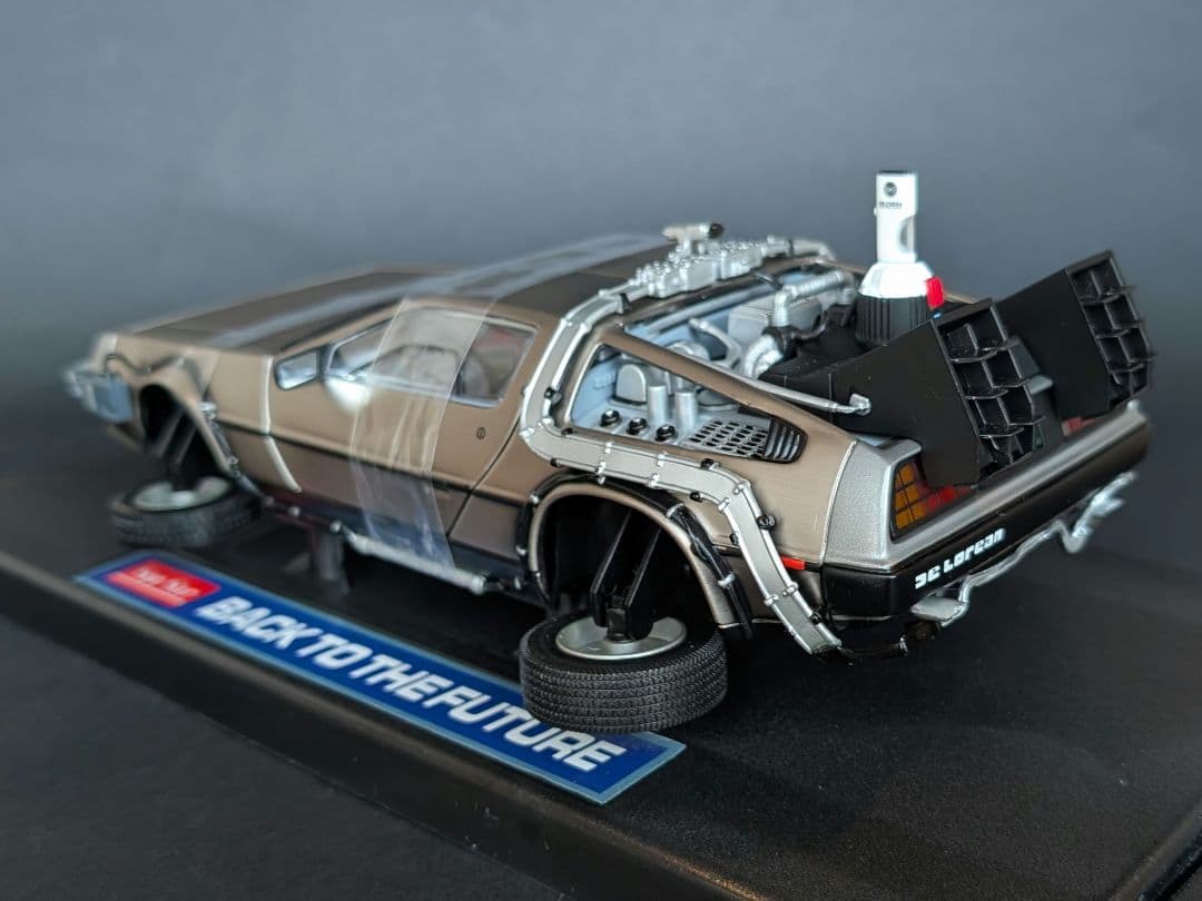 SunStar 1/18 バック・トゥ・ザ・フューチャー パート2 デロリアン