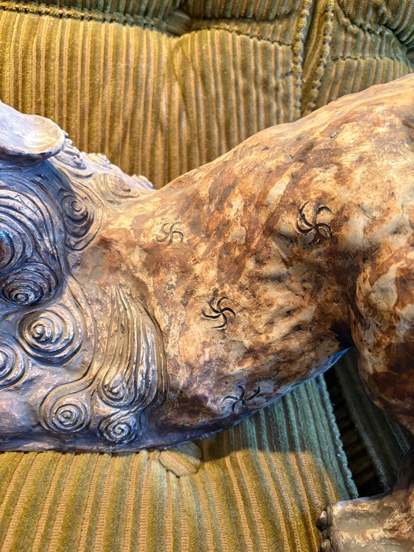 大きめサイズ獅子　置物