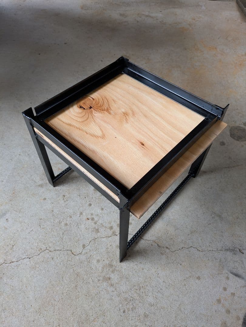 ニホンミツバチ　日本蜜蜂　30センチ　重箱用　鉄製台　蜜蜂　巣箱