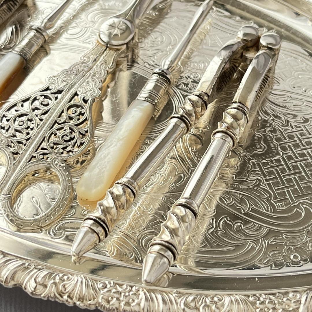 【英国】 グレープシザー / ナッツクラッカー / ピッカー【白蝶貝】