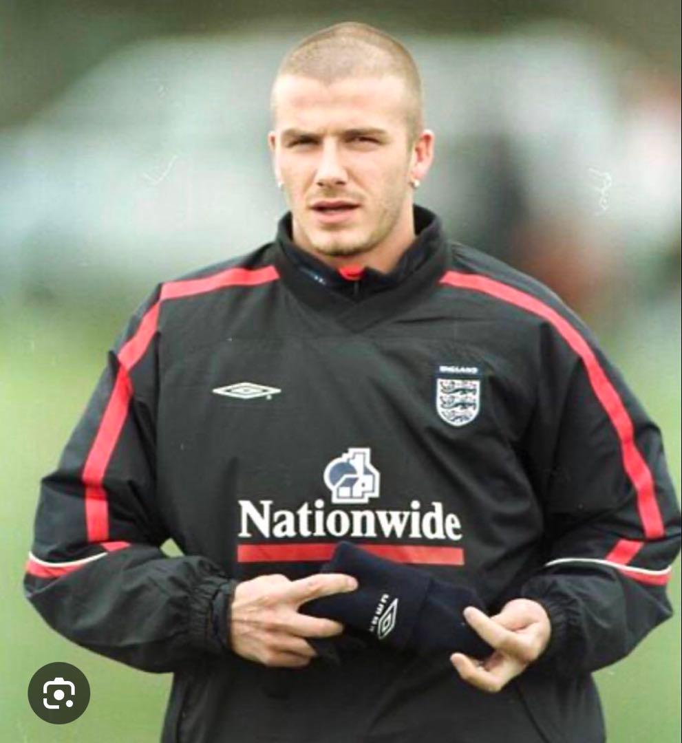 Umbro イングランド代表 ピステ・ウィンドブレーカー S 黒/赤