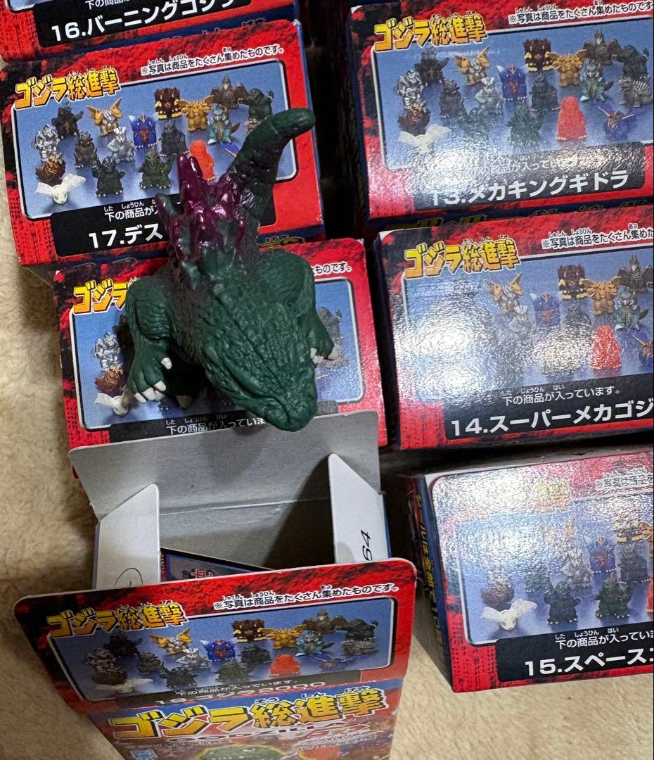 ゴジラ 総進撃フィギュアと空箱•シールセット