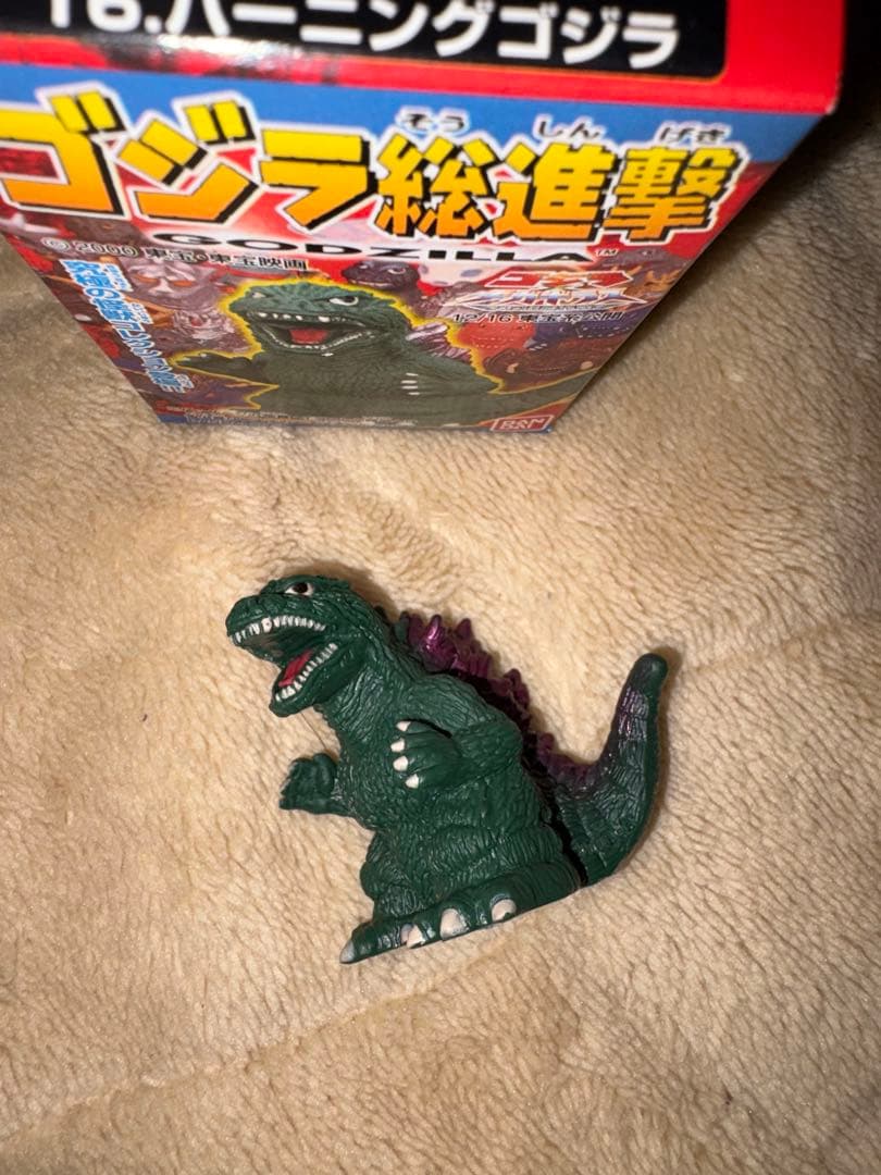 ゴジラ 総進撃フィギュアと空箱•シールセット