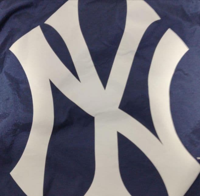 半額セール！MLB UNDENIA WINDBREAKER（ＮＹヤンキース３XL