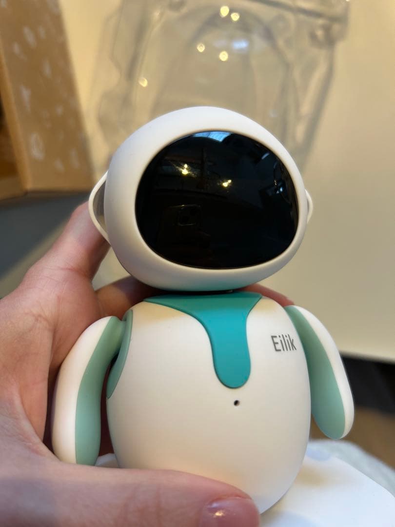 Eilik デスクトップコンパニオンボット