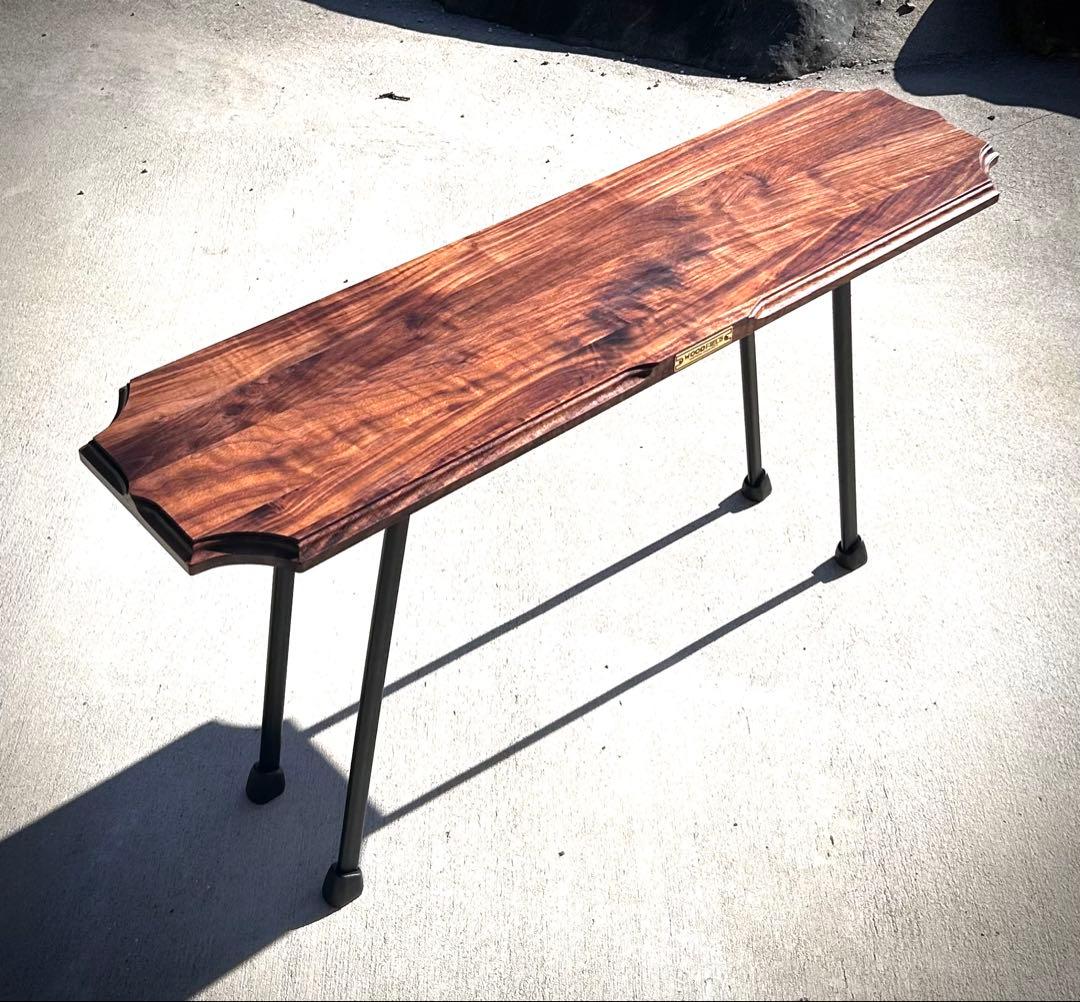 木製四脚テーブル