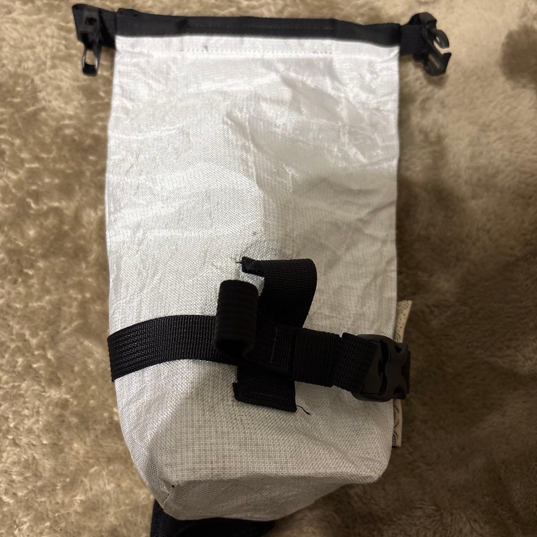 OUTER SHELL Rolltop Saddlebag サドルバッグ 白