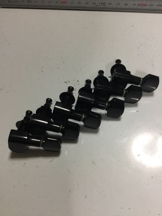 エレキギター用片側タイプの糸巻き(BLACK)