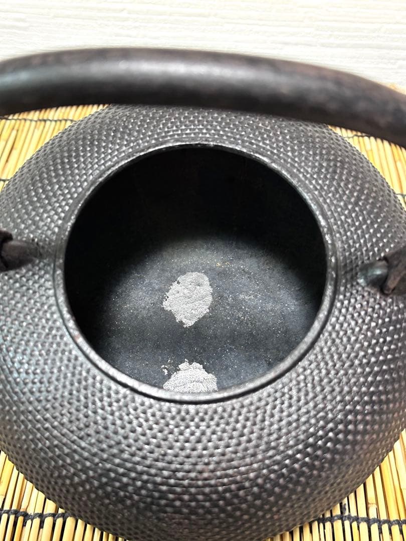 未使用品、長期保管品　南部利祥銘造 １５型アラレ 南部鉄瓶　南部鉄器　鉄瓶