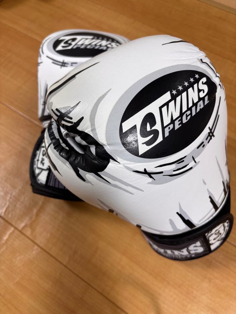 TWINS SPECIAL ボクシンググローブ 8oz ホワイト