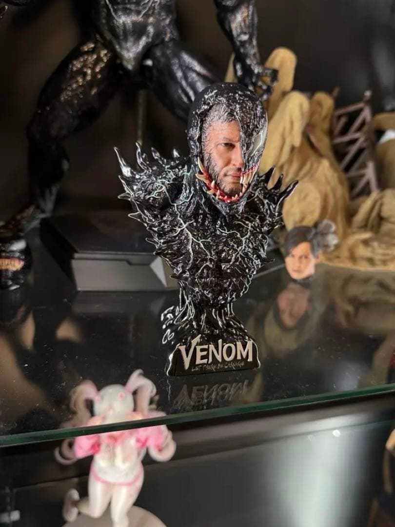 ホットトイズ　Venom バストフィギュア