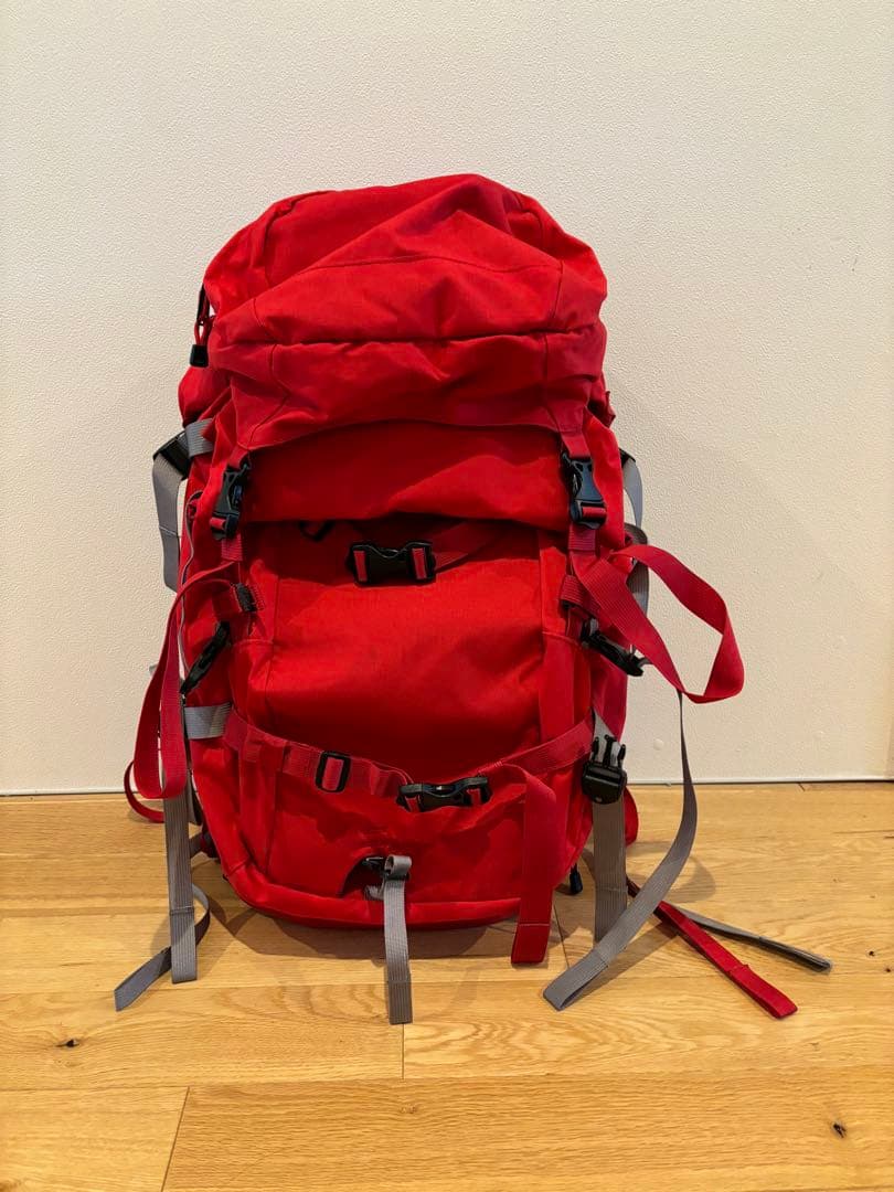 PLUSONEWORKS irwak38 バックパック レッド