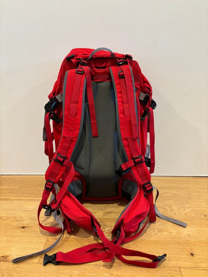 PLUSONEWORKS irwak38 バックパック レッド