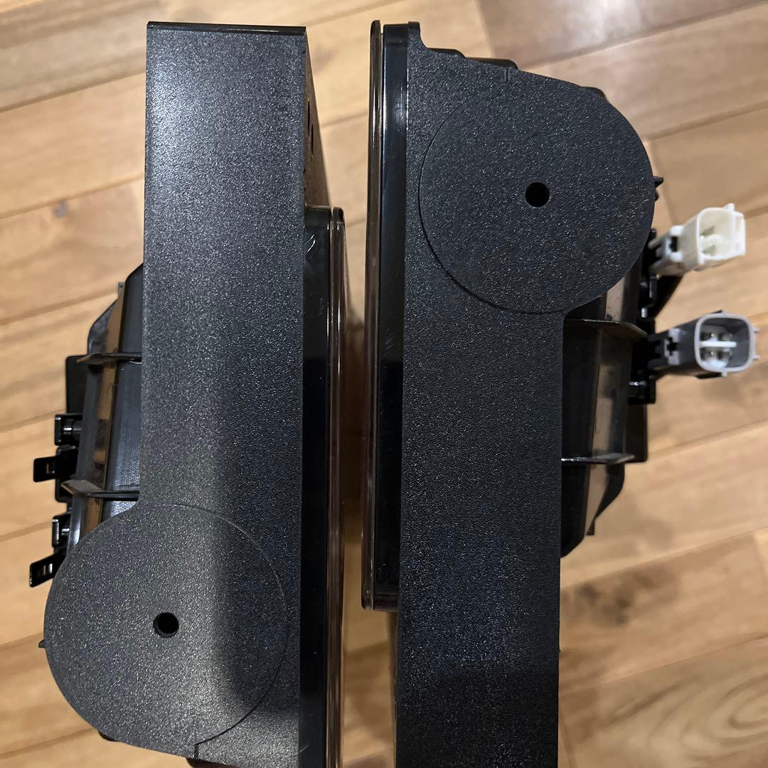 コイト製　3連LEDテールランプ